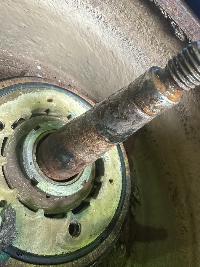 Damaged vertical shaft